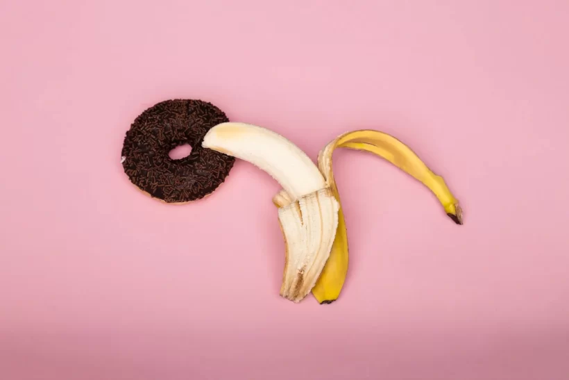 banan i donut symbolizujące seks analny